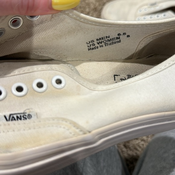 White vans - Picture 4 of 4